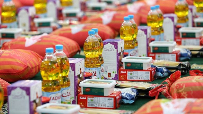 Distribution of Yalda Night livelihood packages among 32 families in Urmia
