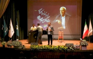 جابجایی تریبون با شکستنِ قانون تشریفات