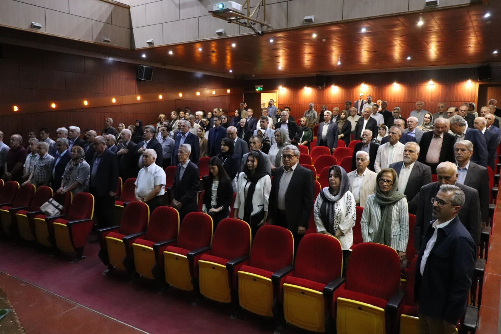 پزشکی که فراتر از نسخه، امید نوشت