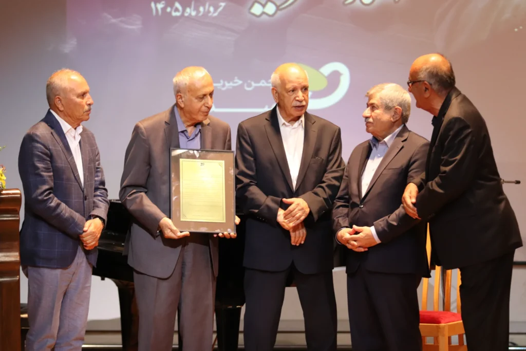 پزشکی که فراتر از نسخه، امید نوشت