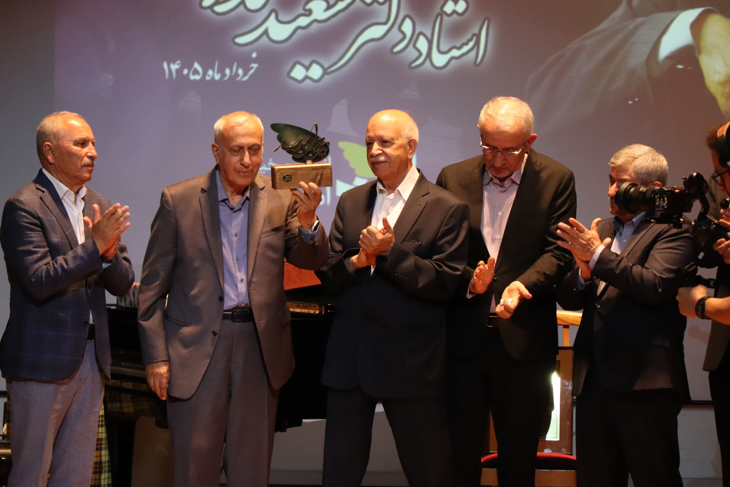 پزشکی که فراتر از نسخه، امید نوشت